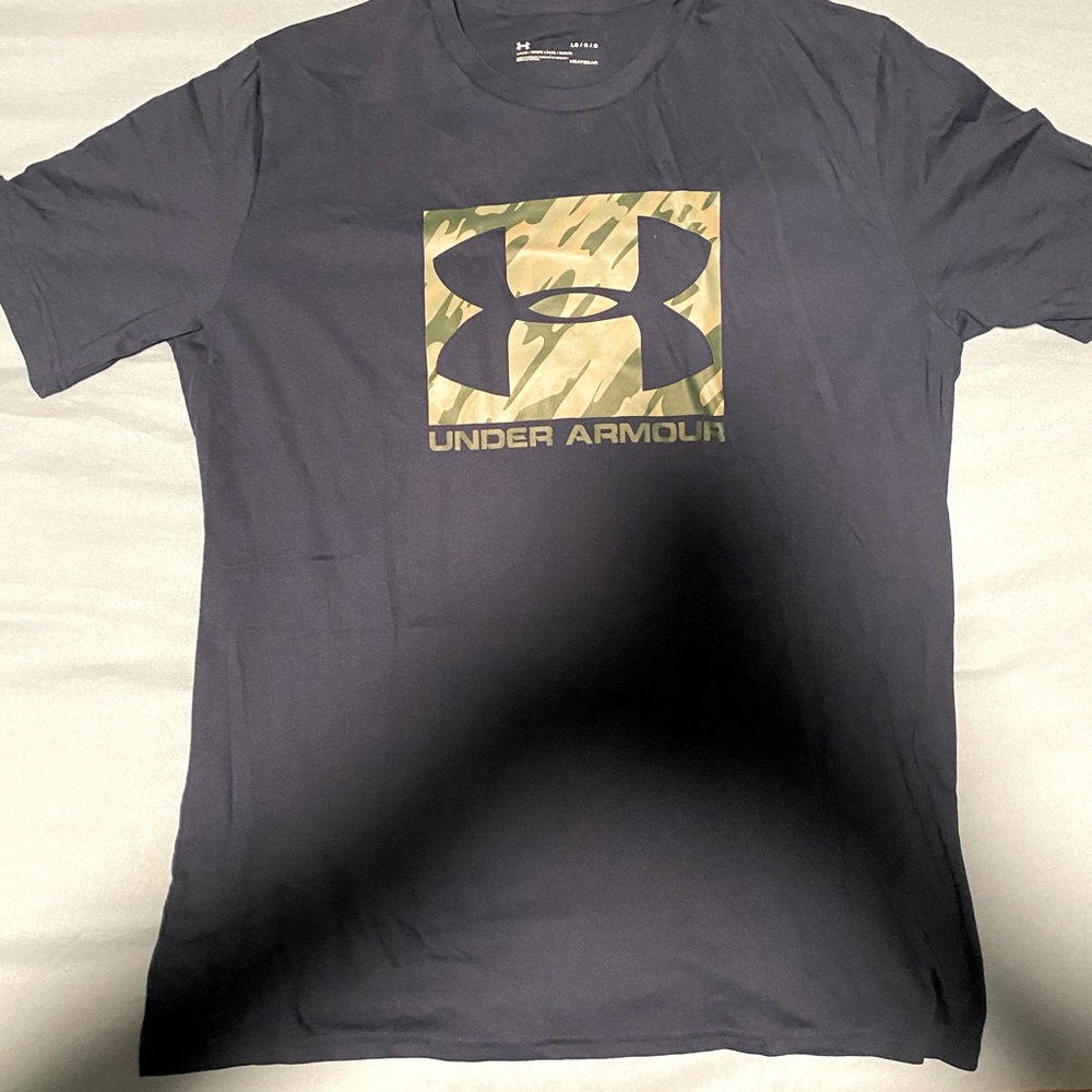 Underarmour navy t-shirt, never worn!
